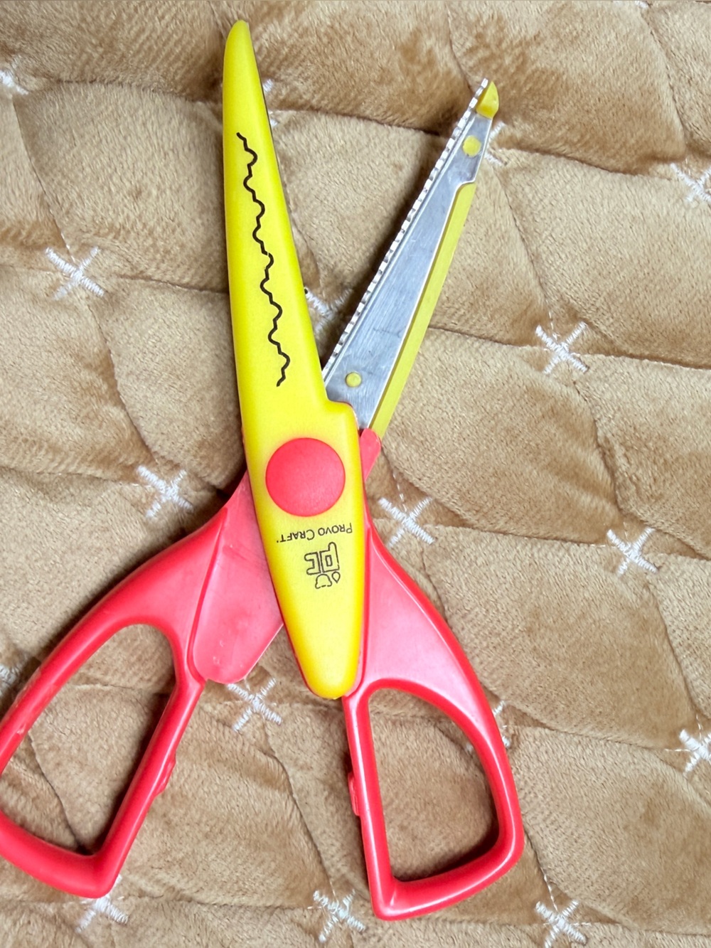 Provo Craft Paper Shaper Scissor model 34-0004 scrapbooking supplies crafters